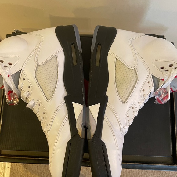 Jordan 5 Retro Fire Red (2013) Size 11.5 - Picture 6 of 12